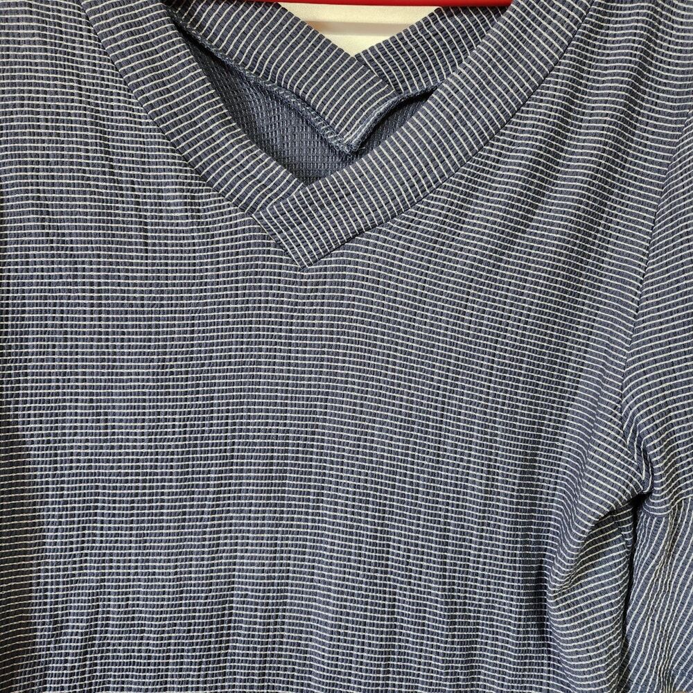 Women’s Como Blue Striped V-Neck Mid Flare Sleeve Top Size L NWT Casual Chic - Picture 3 of 8